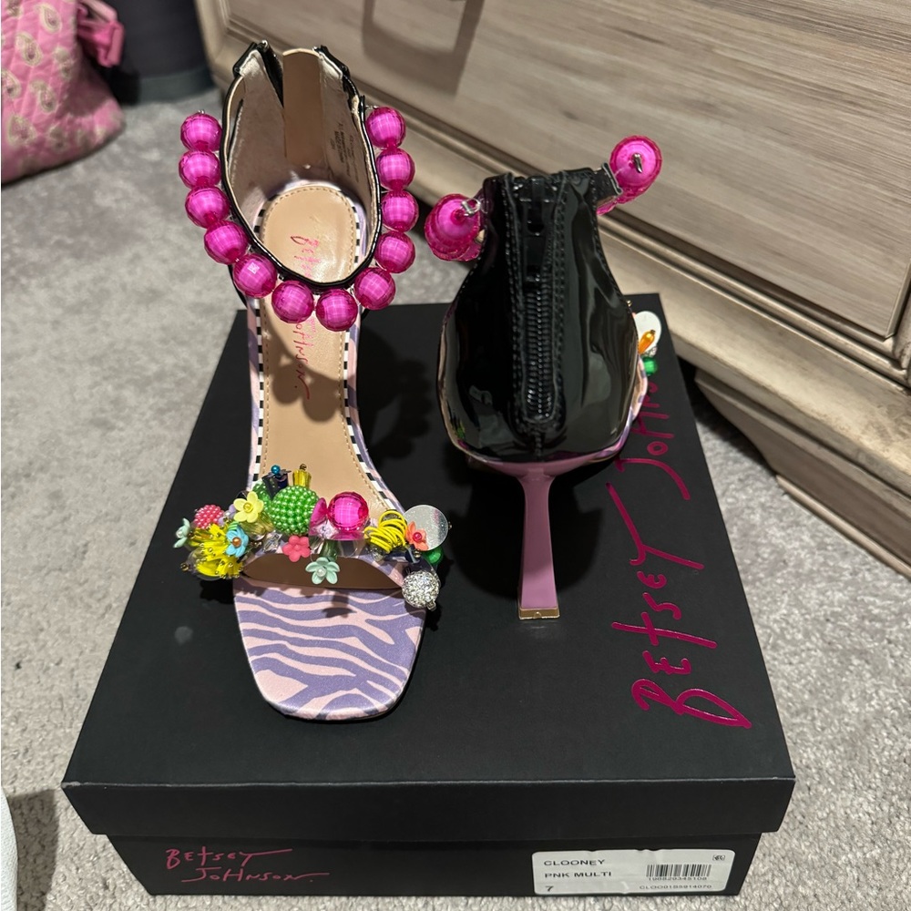 Size 7 never worn
